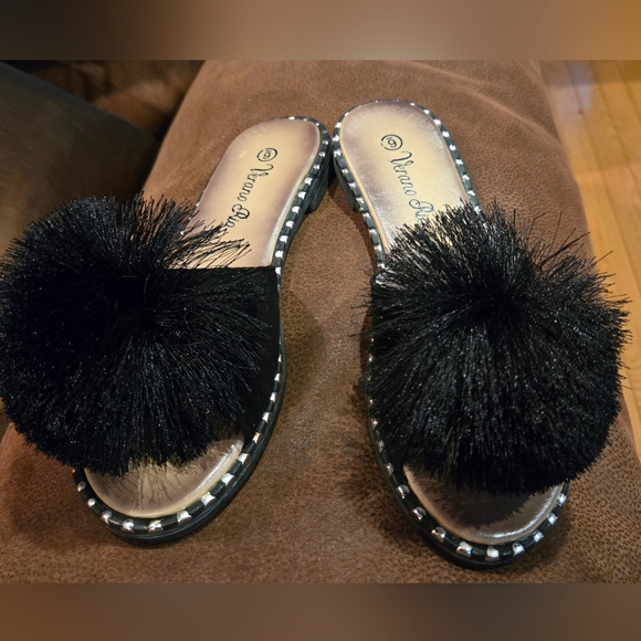 Verano Rio Black POM POM Mule/Sandals/Slippers/Slides NEW!!🖤🖤 - Picture 1 of 8